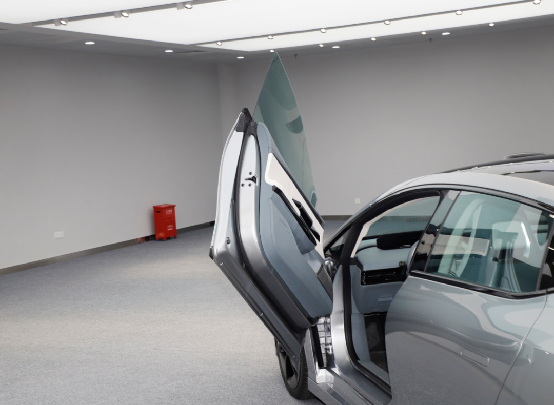 旋翼门 电动尾翼,不到25万!卖点就是回头率?