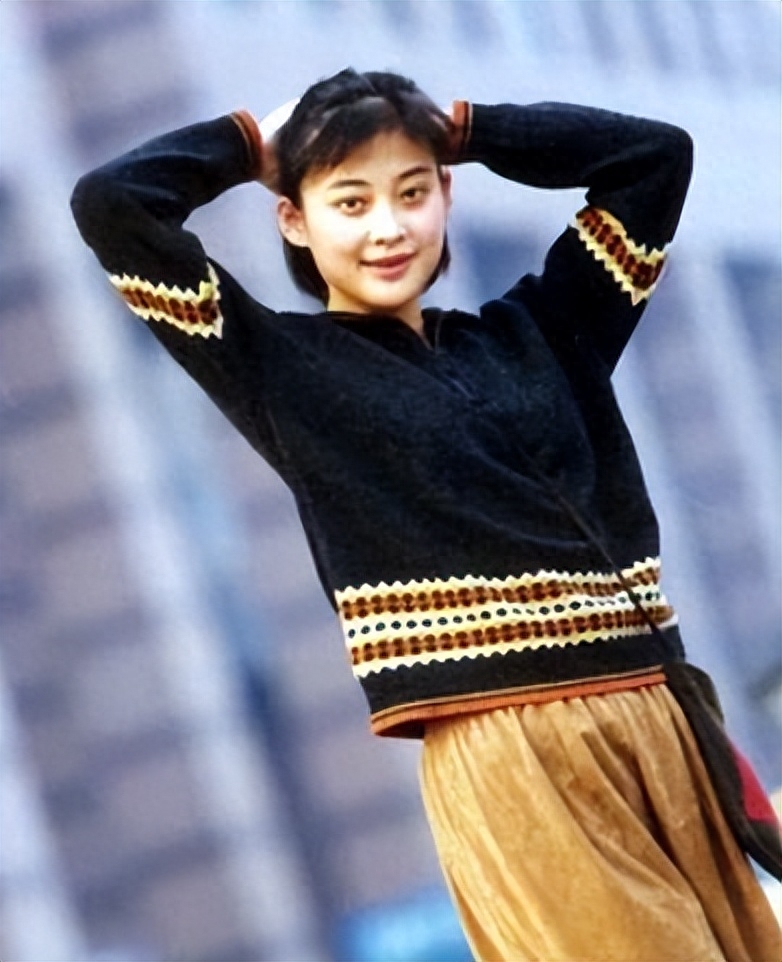 邀请她出演电视剧《血色童心》的女主角