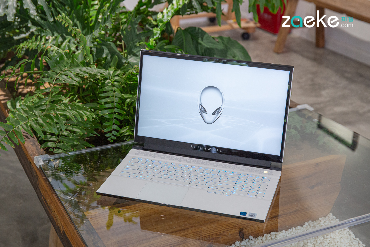 术到极致的 alienware m17 2020 版,就是主宰游戏战场般的存在