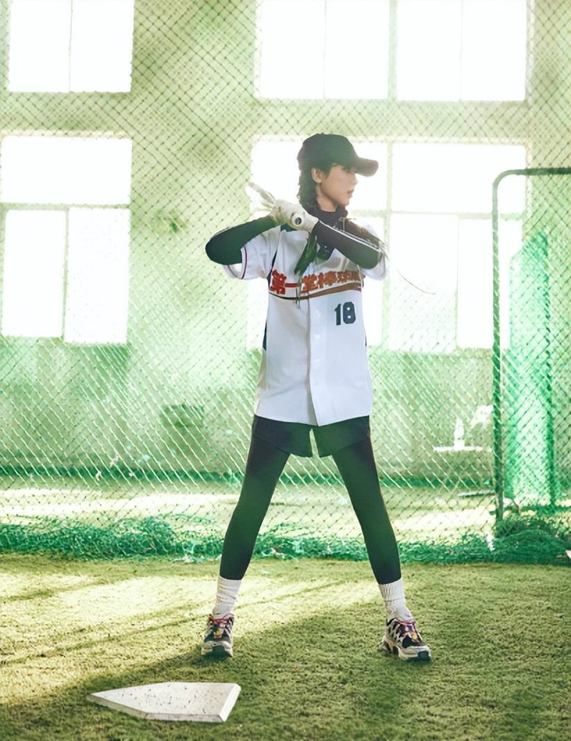 杨紫棒球服参加运动,青春活力十足,少女感满屏!