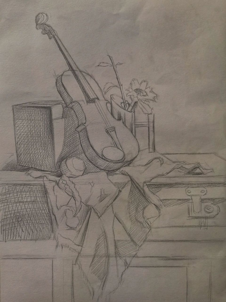 素描静物《小提琴》 画的过程中搞了把松节油搞上去了,只能最后处理成