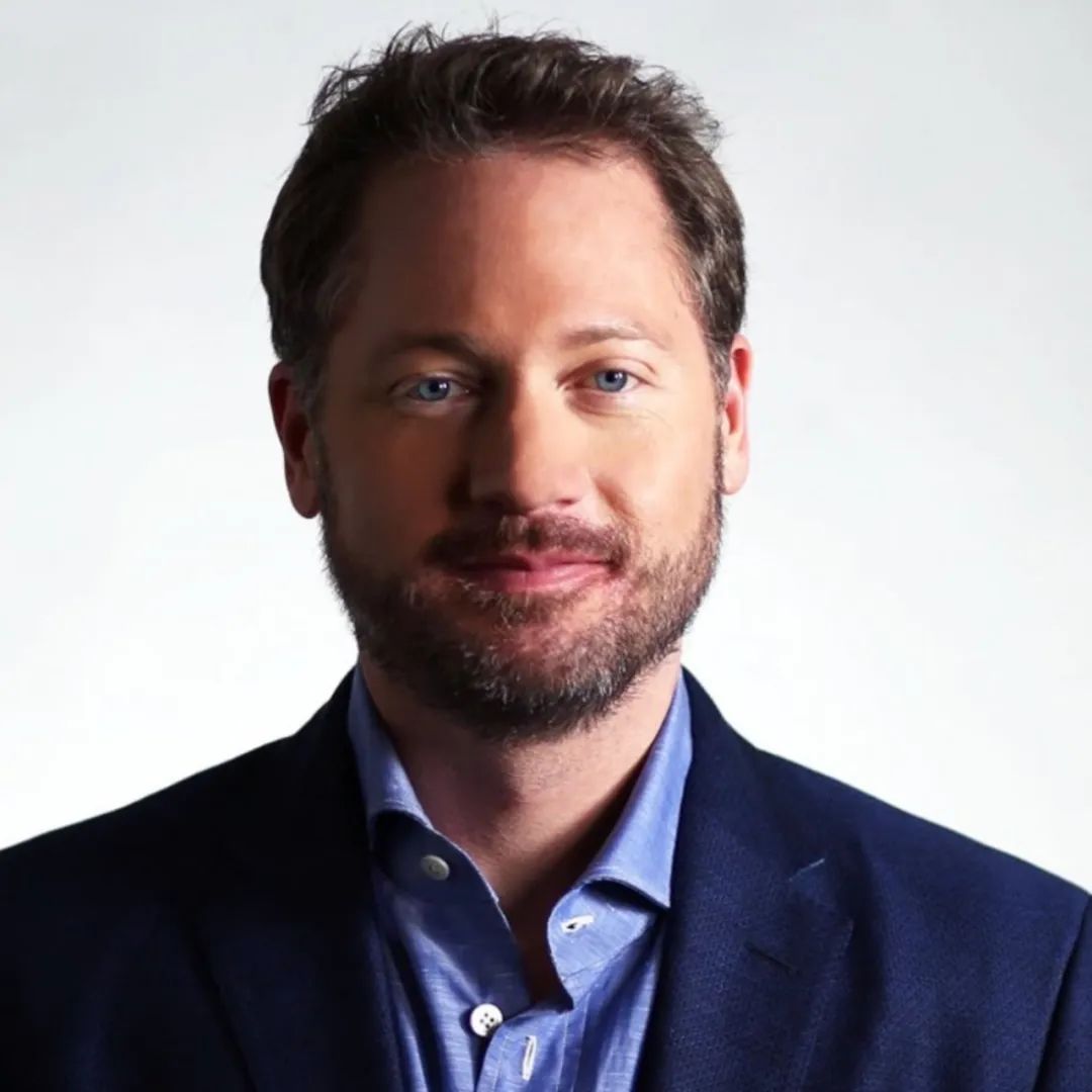 国际抗衰大佬布莱恩·约翰逊和十八岁儿子换血,剥削自己儿子?