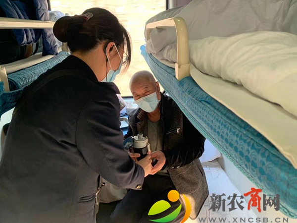 k1138次列车真情服务 情暖旅客心