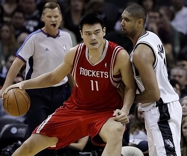 回顾43岁的姚明体重超400斤妻子风韵犹存13岁女儿身高近19米