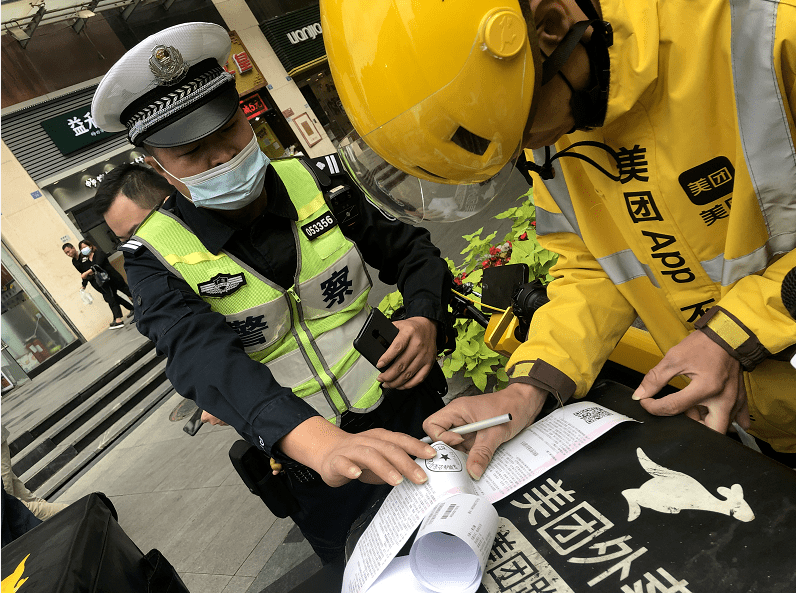 汽车闯红灯罚200,电动车逆行要罚300?处罚规则惹争议!