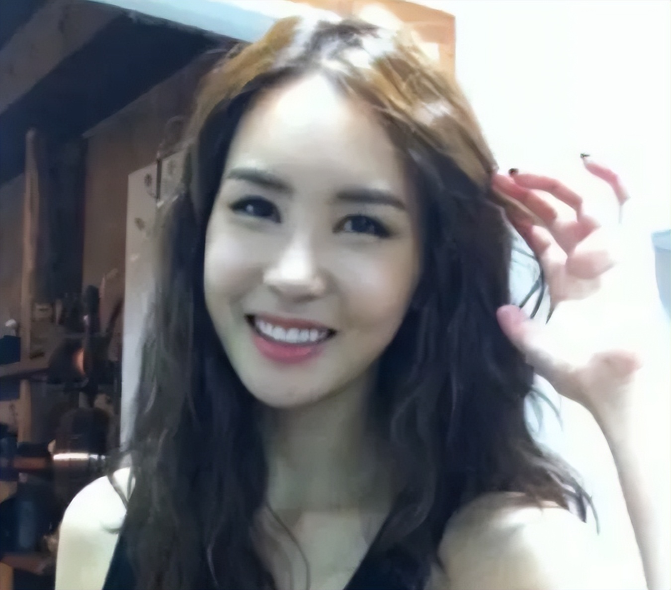 李易峰前女友公开聊天记录,不料被网友扒出旧照,长相酷似李多海