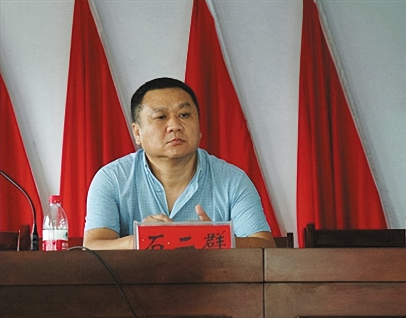 石二群:99年抢劫200万,潜伏16年成地产大亨,娶4妻生12子