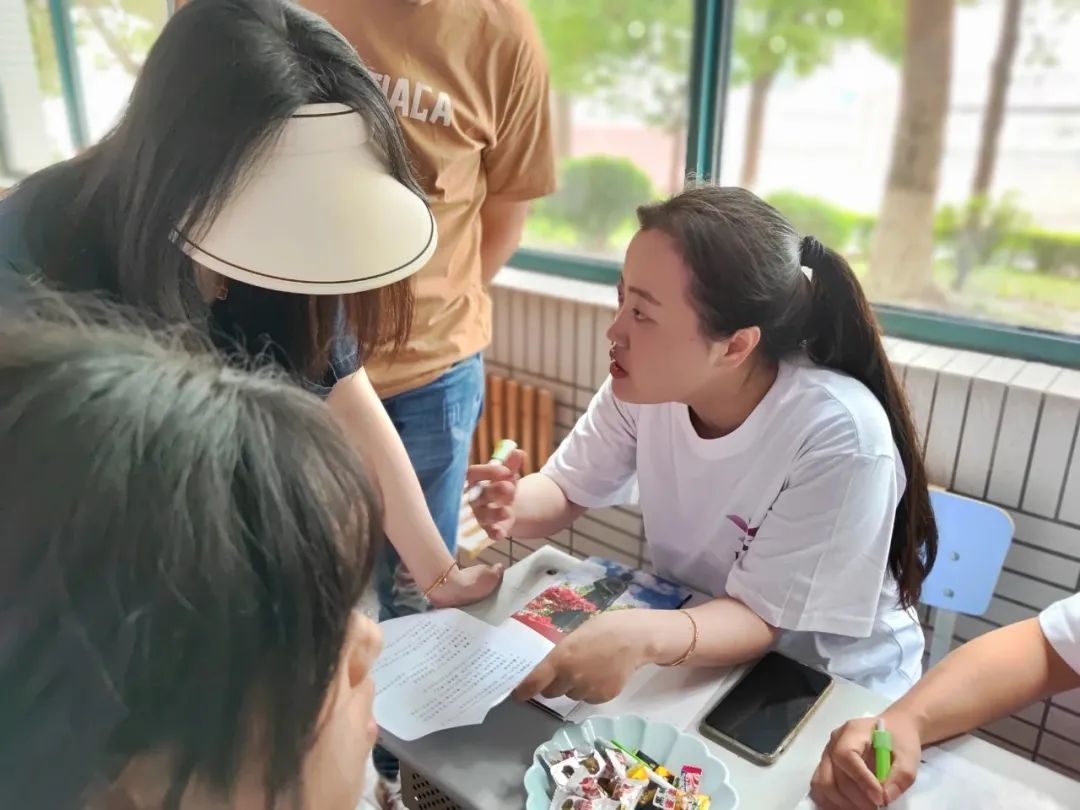 集团参加南京卫生学校中招校园咨询会