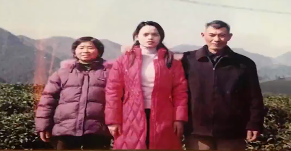 回顾浙江老人生育五名子女遭小女儿打骂其他子女却沉默不言