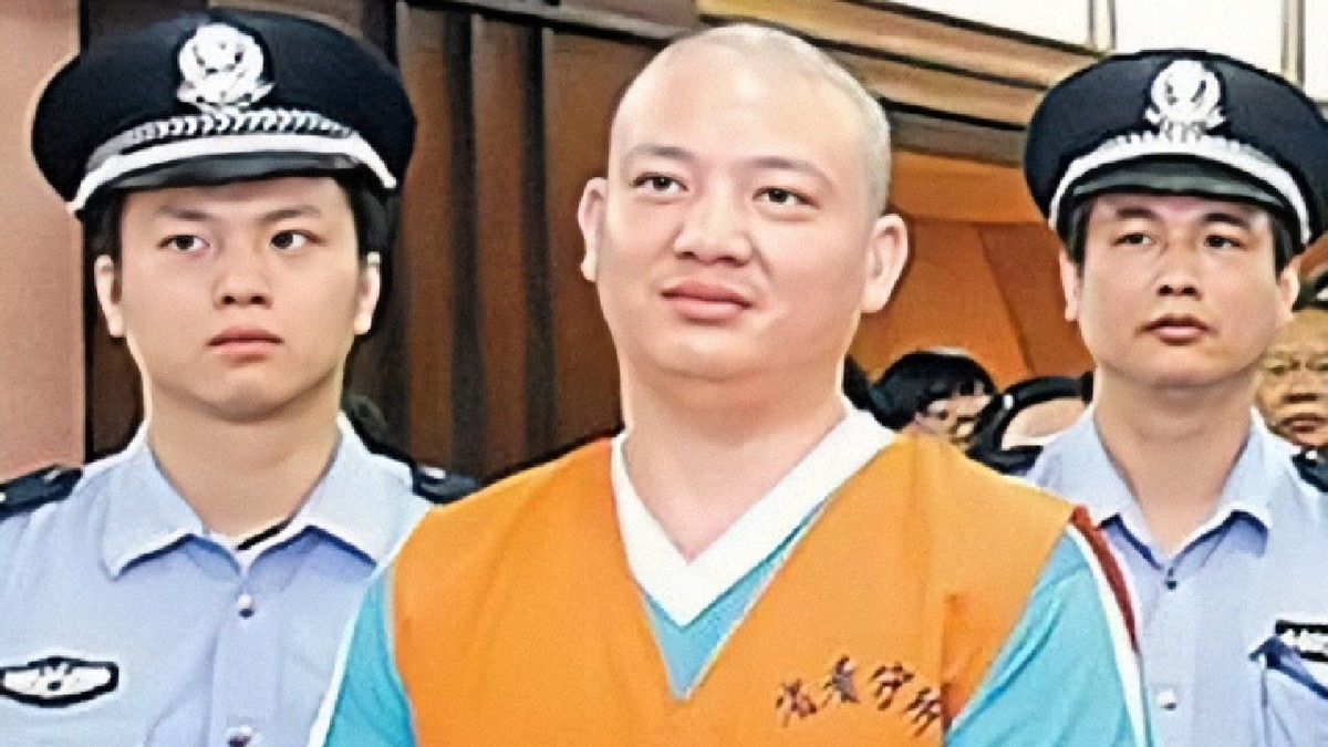 1999年,通缉犯刘招华,因见义勇为上报纸,还高调接受电视台采访