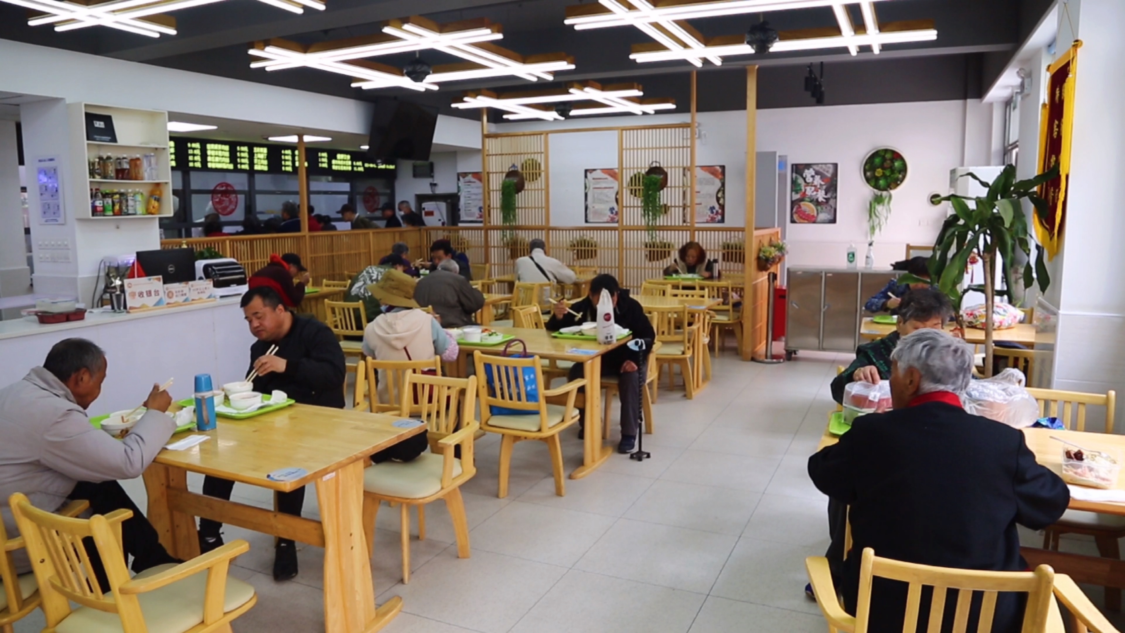 视频丨彭浦新村街道社区食堂成为全市首个社区为老助餐服务领域标准化