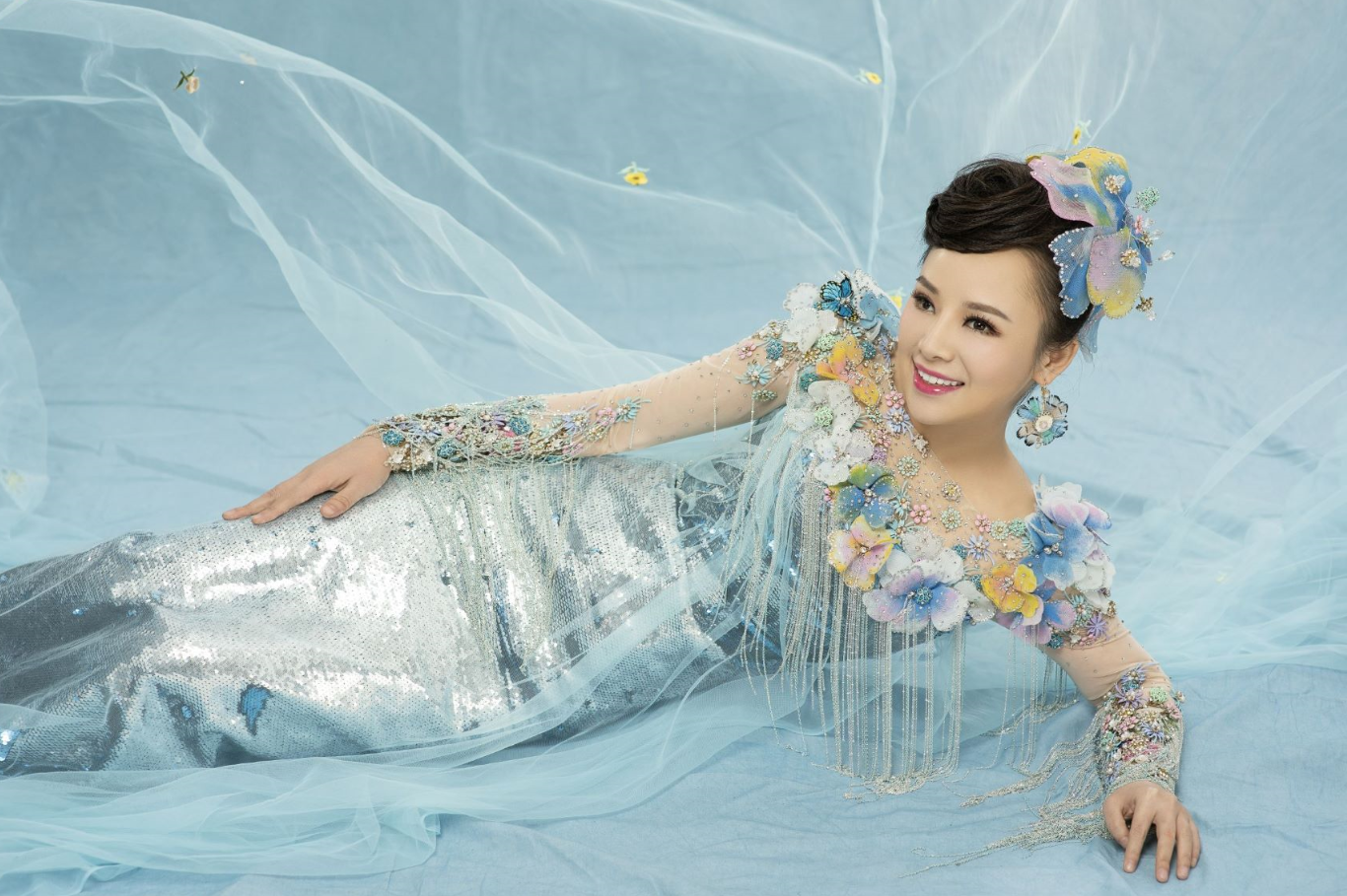 "盲人歌手"刘赛:24岁获星光大道总冠军,如今与丈夫相濡以沫