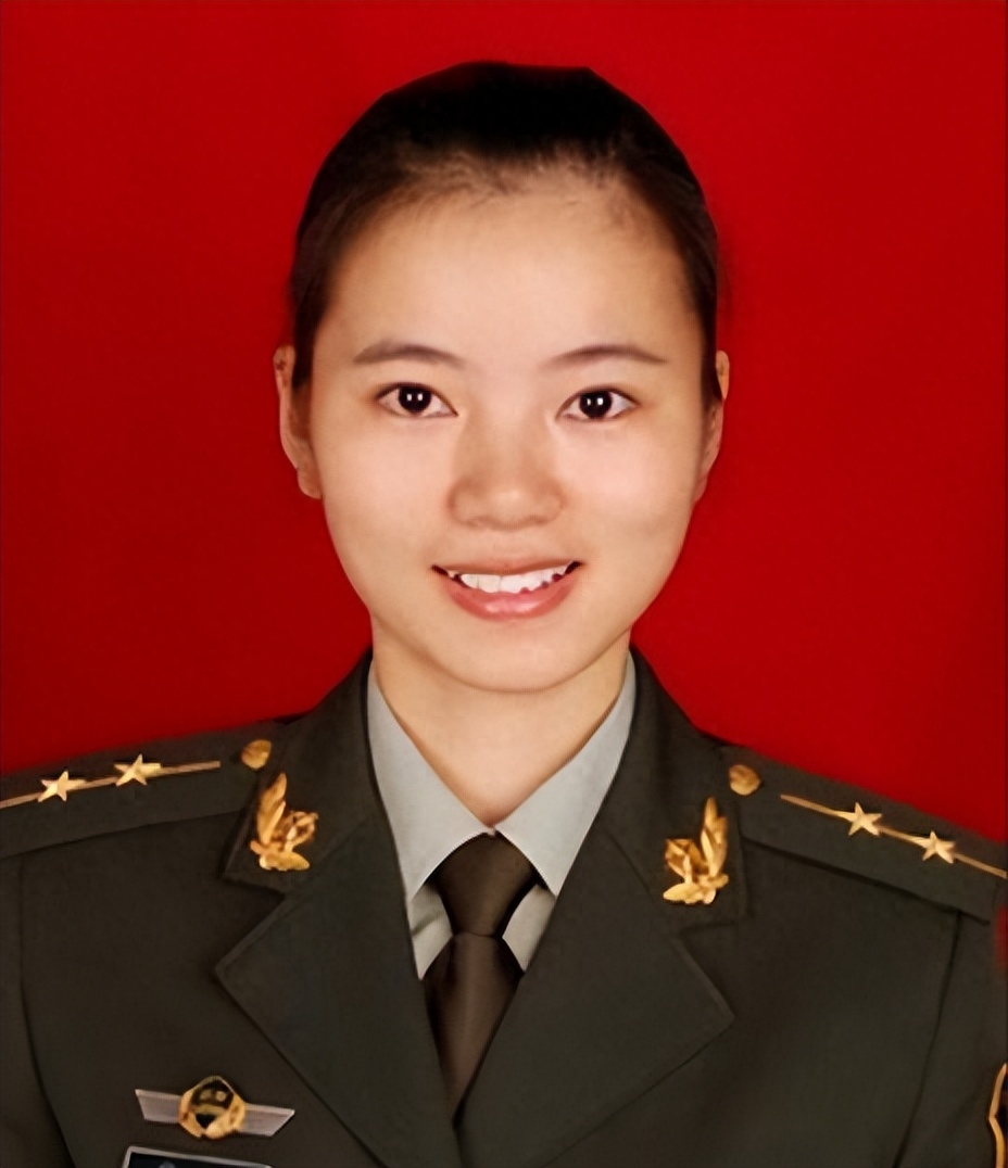 回顾30岁湖南女警花朱玲,在执行任务时不幸牺牲,丈夫不敢告诉儿子