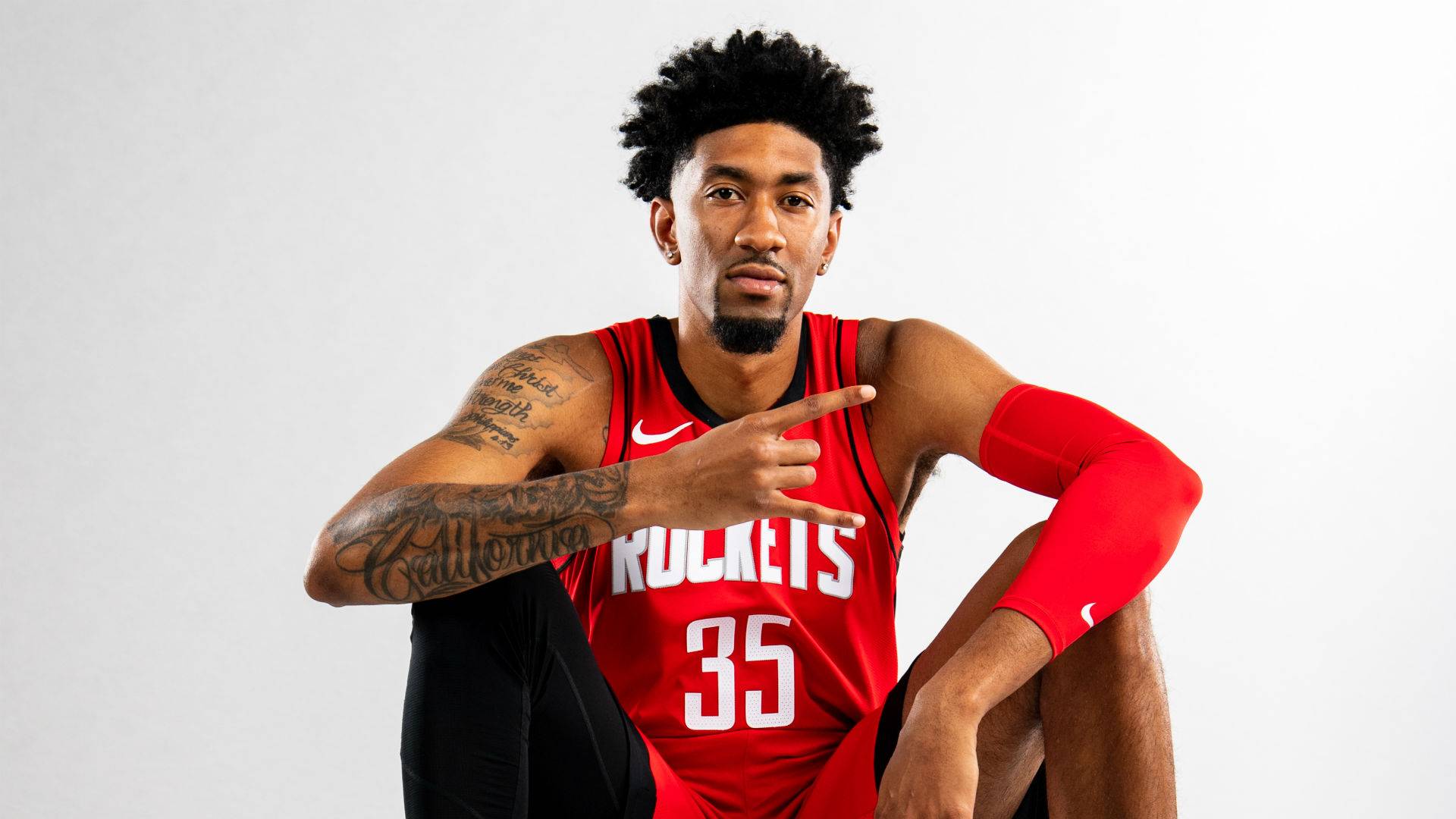 无哈登火箭连胜靠伍德,当年落选秀走在成为顶级内线的路上?