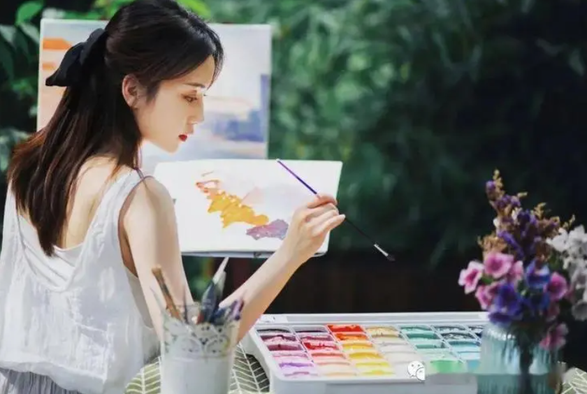 大学美术女老师走红,眉目如画气质绝佳,宛若现实版"司藤"