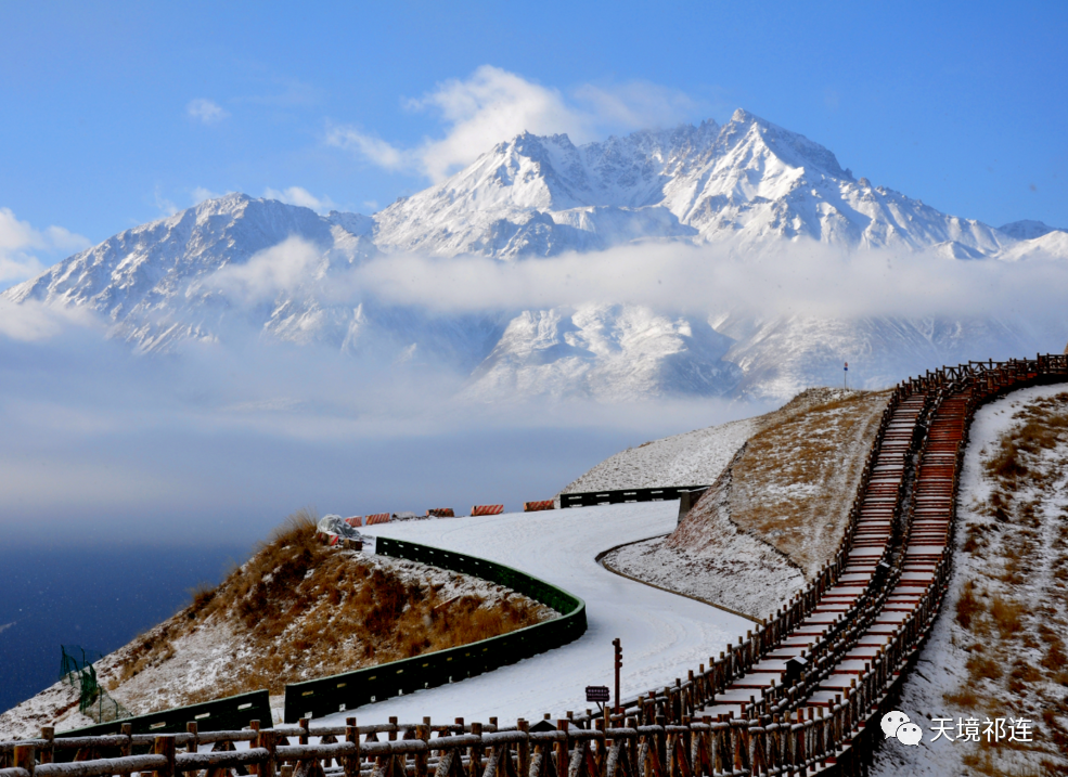 雪景初霁遗世独立这里是祁连神山阿咪东索