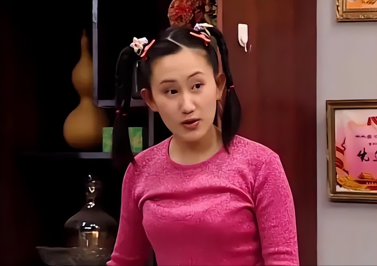 "牛小玲"张丹露:嫁大8岁赵文卓,36岁生三胎,被丈夫宠成公主