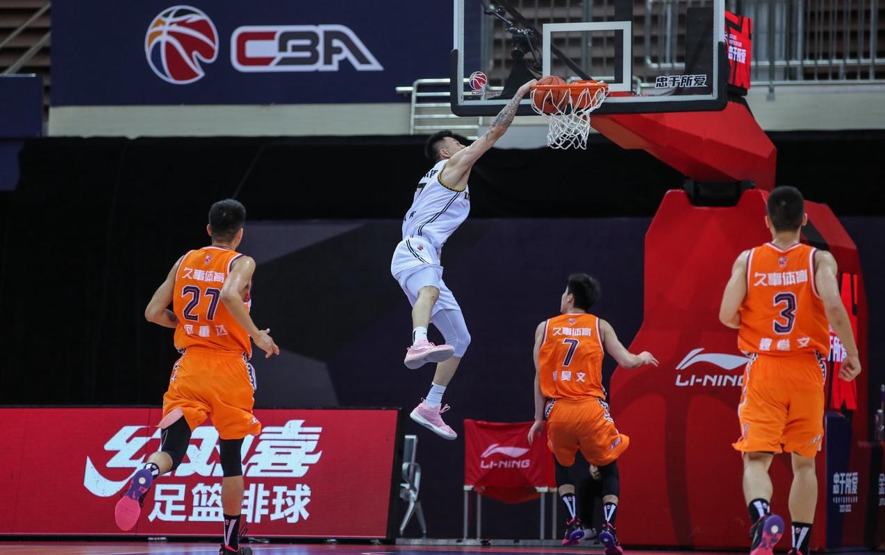 张镇麟暴扣一幕,新赛季再度上演!22岁金金果然是灌篮高手