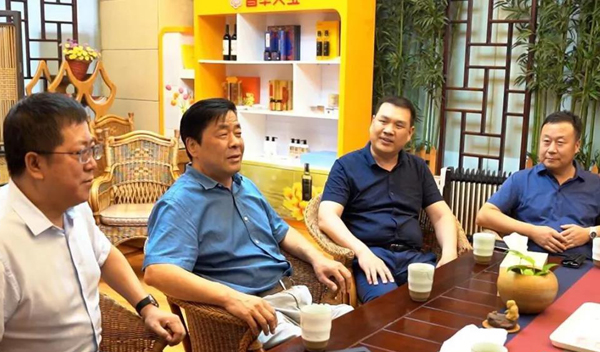 郭贞红会见华能沁北电厂副总经理刘国友一行