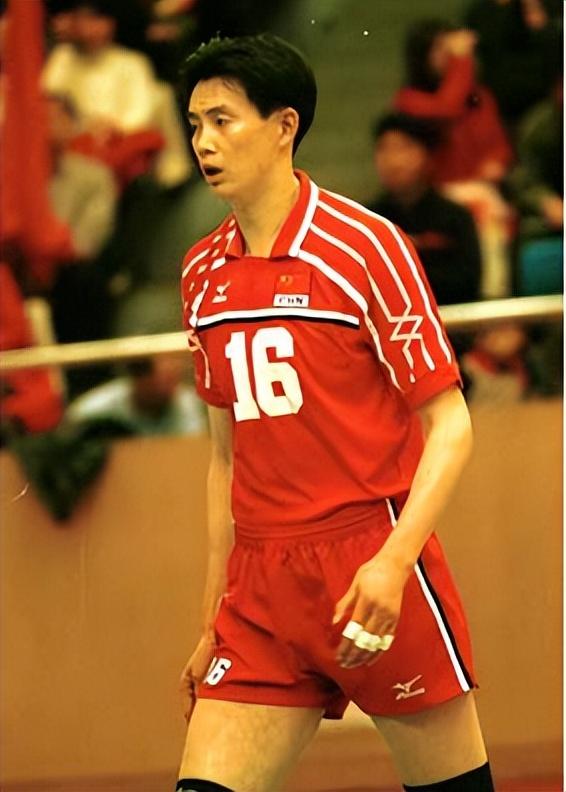 当时中国男排还有一次获得悉尼奥运会的参赛机会,那就是参加奥运会