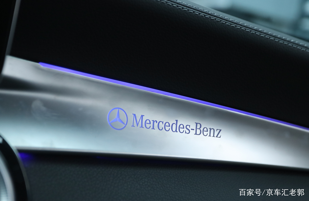 奔驰GLC改装 发光出风口 旋转高音_奔驰舒适进入 尾门