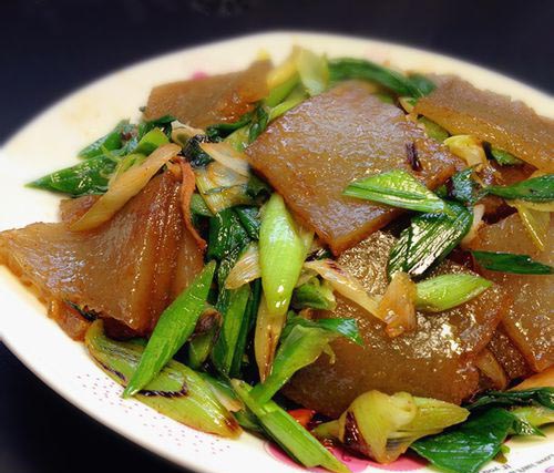 家常美味:教你如何自制软糯香甜的炒焖子