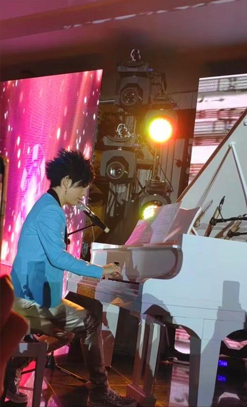 回顾男女通吃?一张满脸胡茬的照片,彻底撕开了潘美辰的遮羞布!