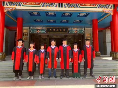 新中国第一位藏族博士格勒:我的一生有两个母亲