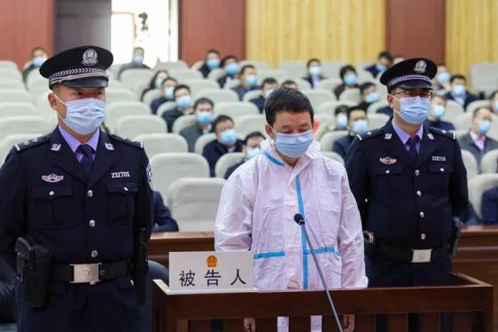 呼玛县委原书记吴福林涉嫌受贿,贪污,滥用职权案开庭