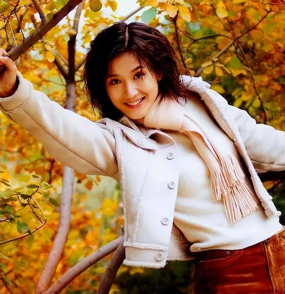 潘雨辰:24岁爆火后,嫁大11岁侯勇,离婚后独自带女,今现状如何