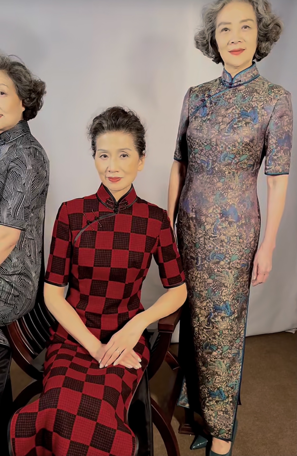 这是我见过最优雅的北京奶奶:76岁穿旗袍优雅端庄,不做作有气质