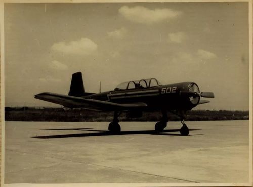 1954年7月3日新中国制造的第一架飞机
