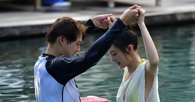 五搭肖战火花爆棚!迫切转型的李沁,终于暴露了"野心"