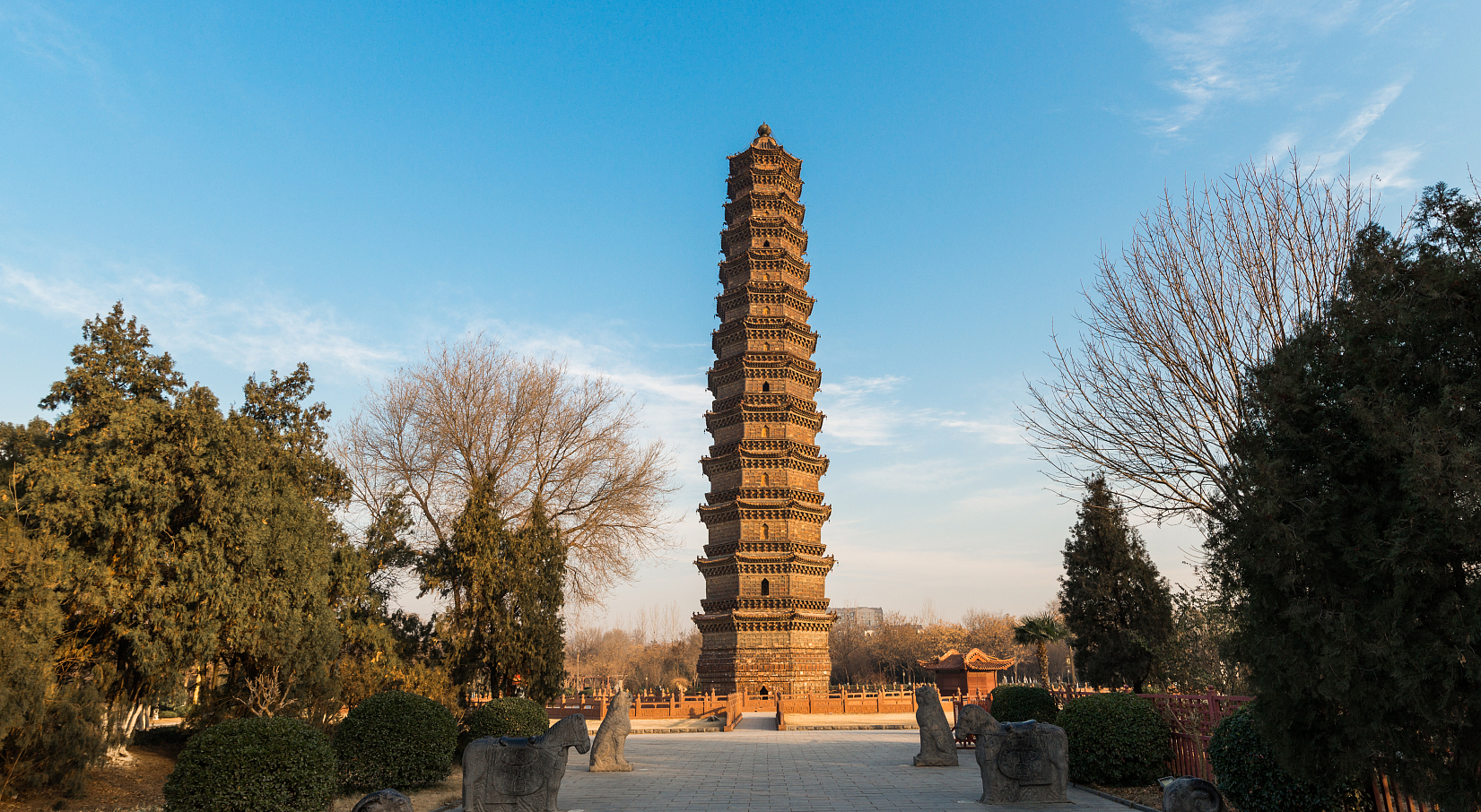 河南一座古塔,被誉为"天下首塔",高56米,共有十三层