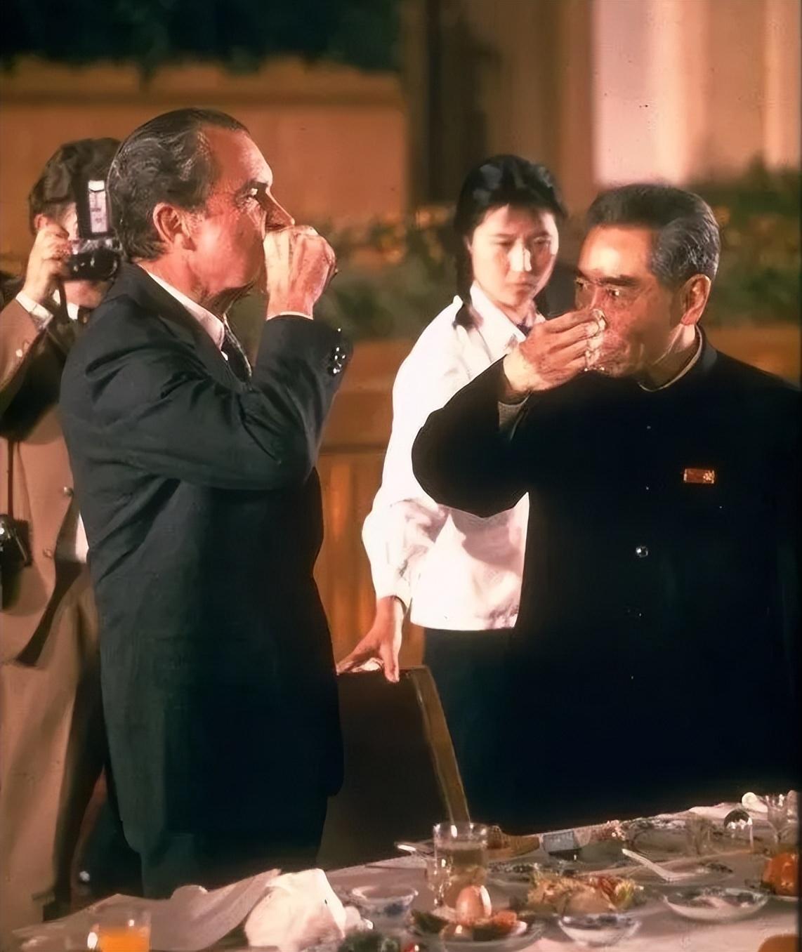 72年尼克松访华,炫耀美国原子弹数量,周总理一句话让他哑口无言