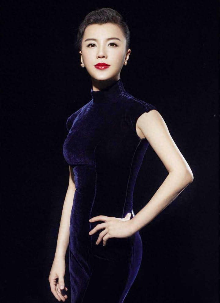 回顾王宏伟:娶小13岁娇妻44岁喜当爸,用孝心托起母亲的晚年生活