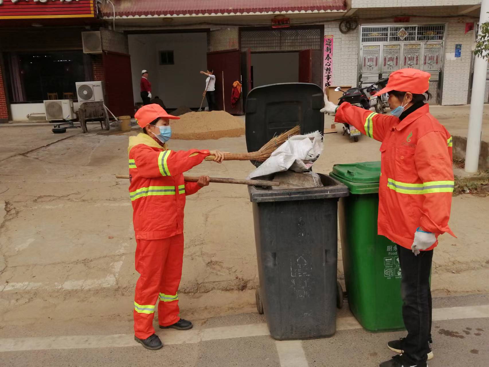 新洲85后环卫工人吴小琴获殊荣
