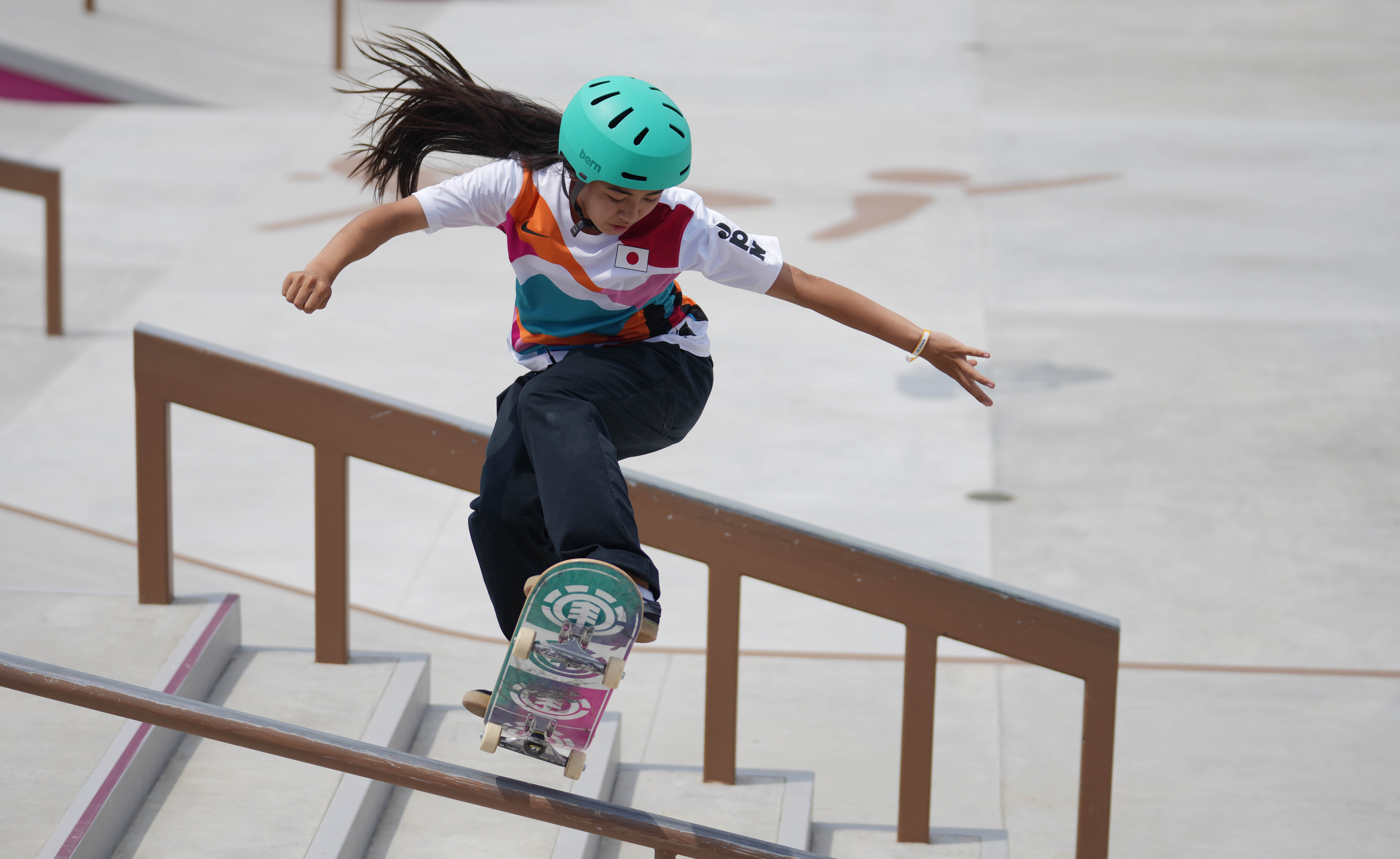 滑板——女子滑板街式赛决出前三名