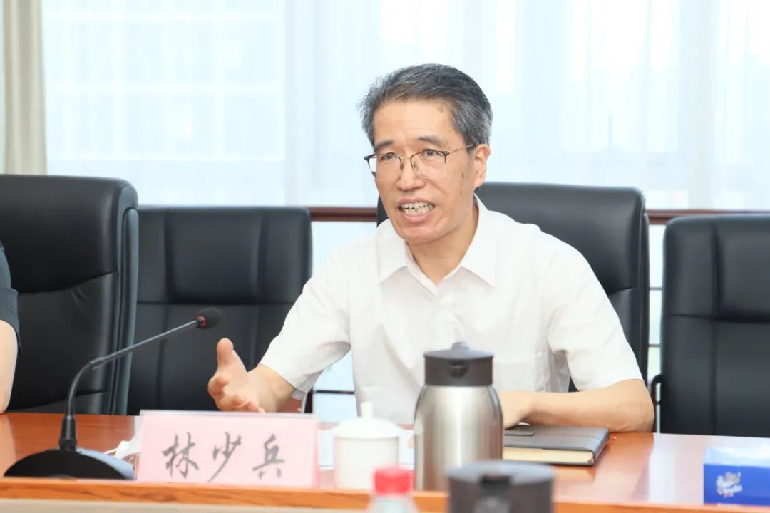 区人大常委会副主任胡伟新一行莅临坪山法院视察加强营商环境司法保障