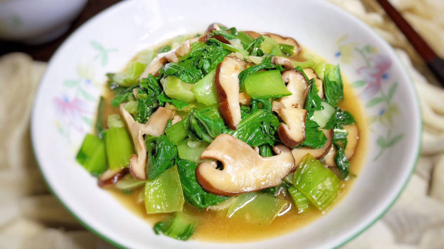 小白菜炒香菇,家常菜中的营养佳品