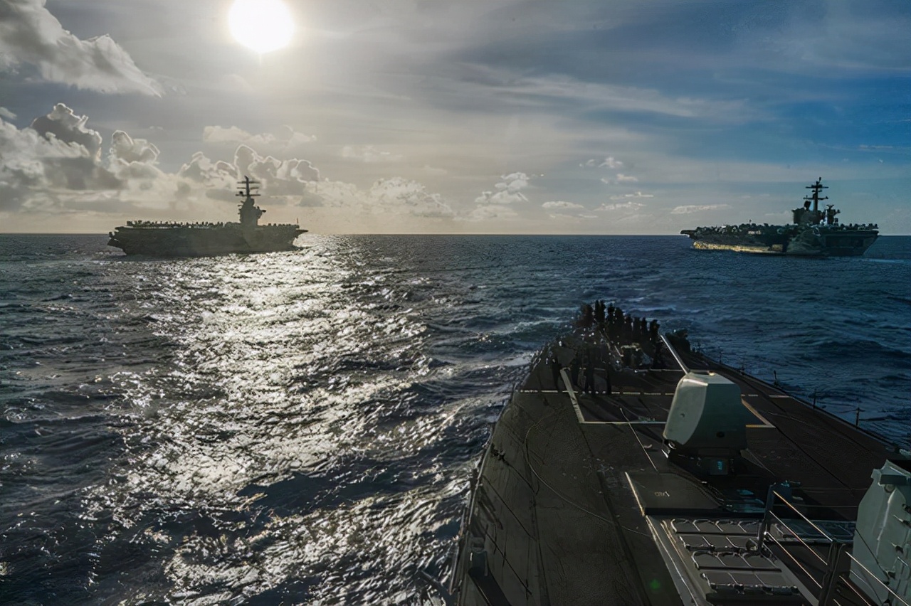 "里根"号和"尼米兹"号核动力航母组成编队进入南海军演