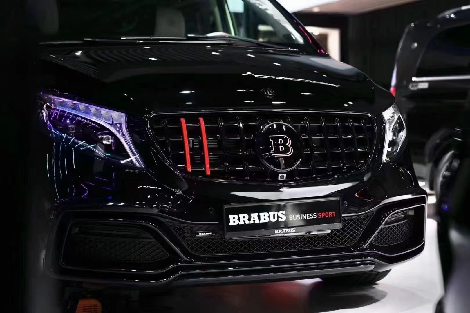 世界顶级豪华mpv——巴博斯b25,您的私人定制豪华mpv首选!