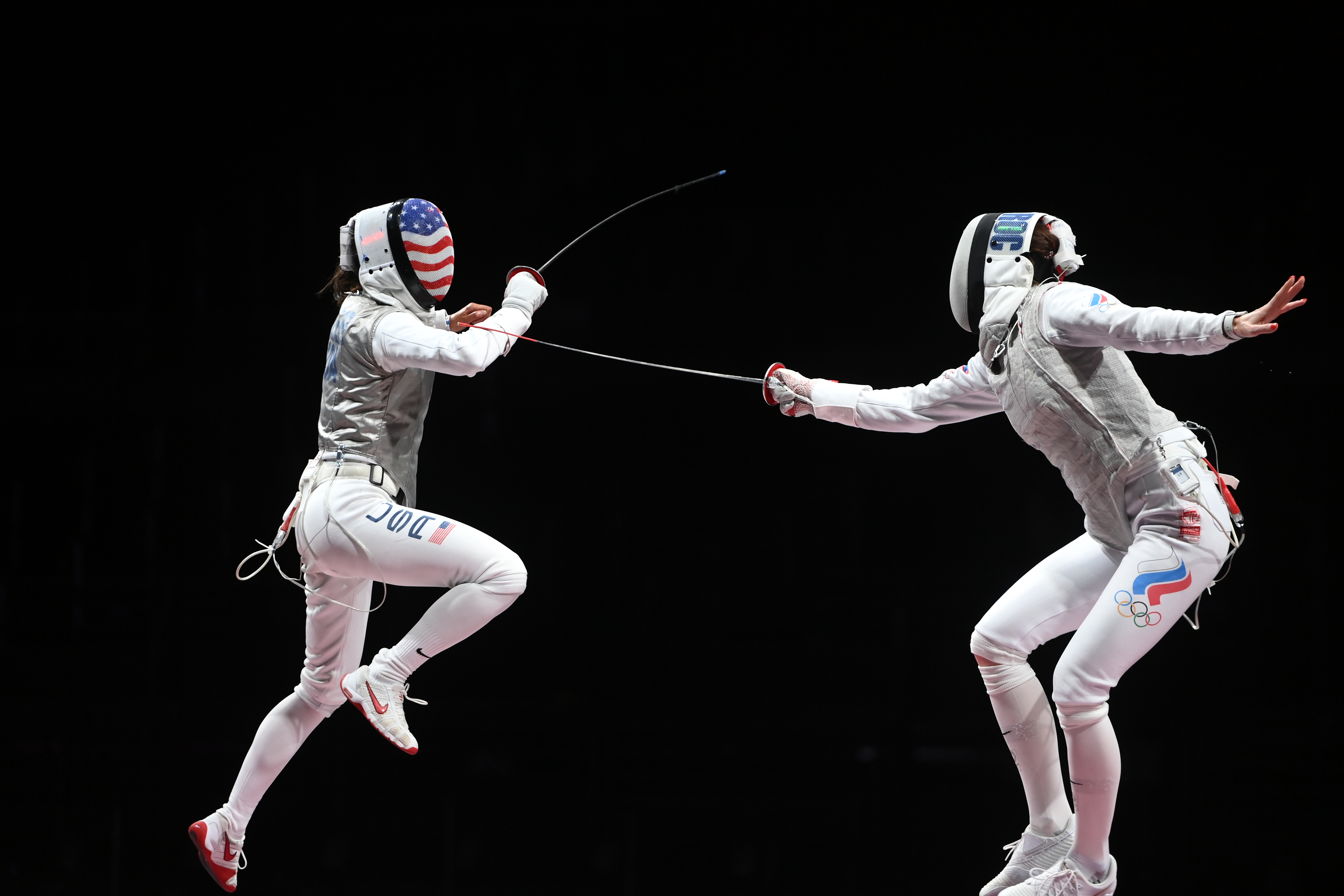 击剑——女子个人花剑:美国选手基弗夺金(2)