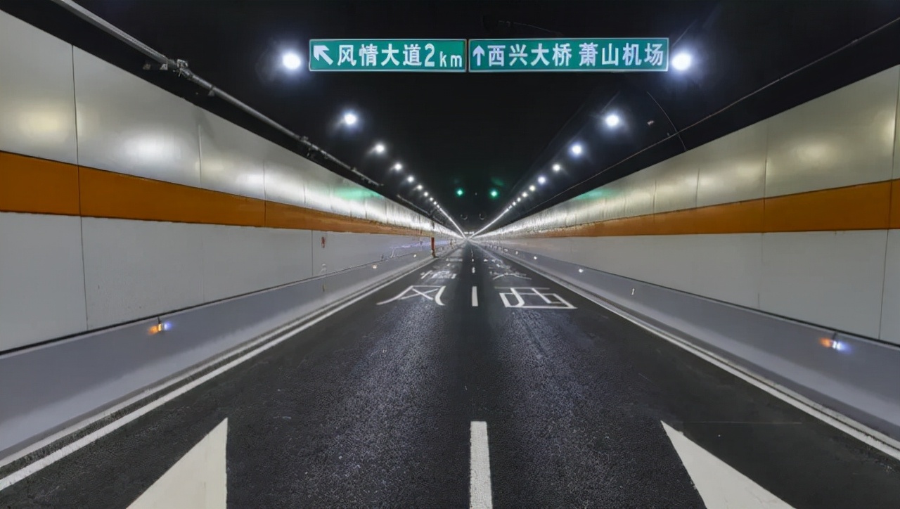 市民期待已久的江南大道隧道今起开通,记者实测3分钟开完全程