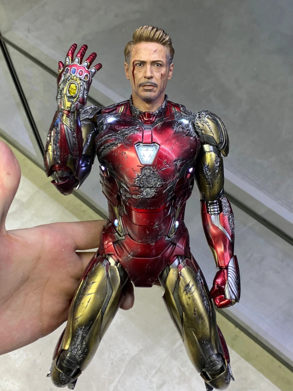 hottoys 钢铁侠战损mk85 细节对比图 ht战损版钢铁侠马克85 , 改造前