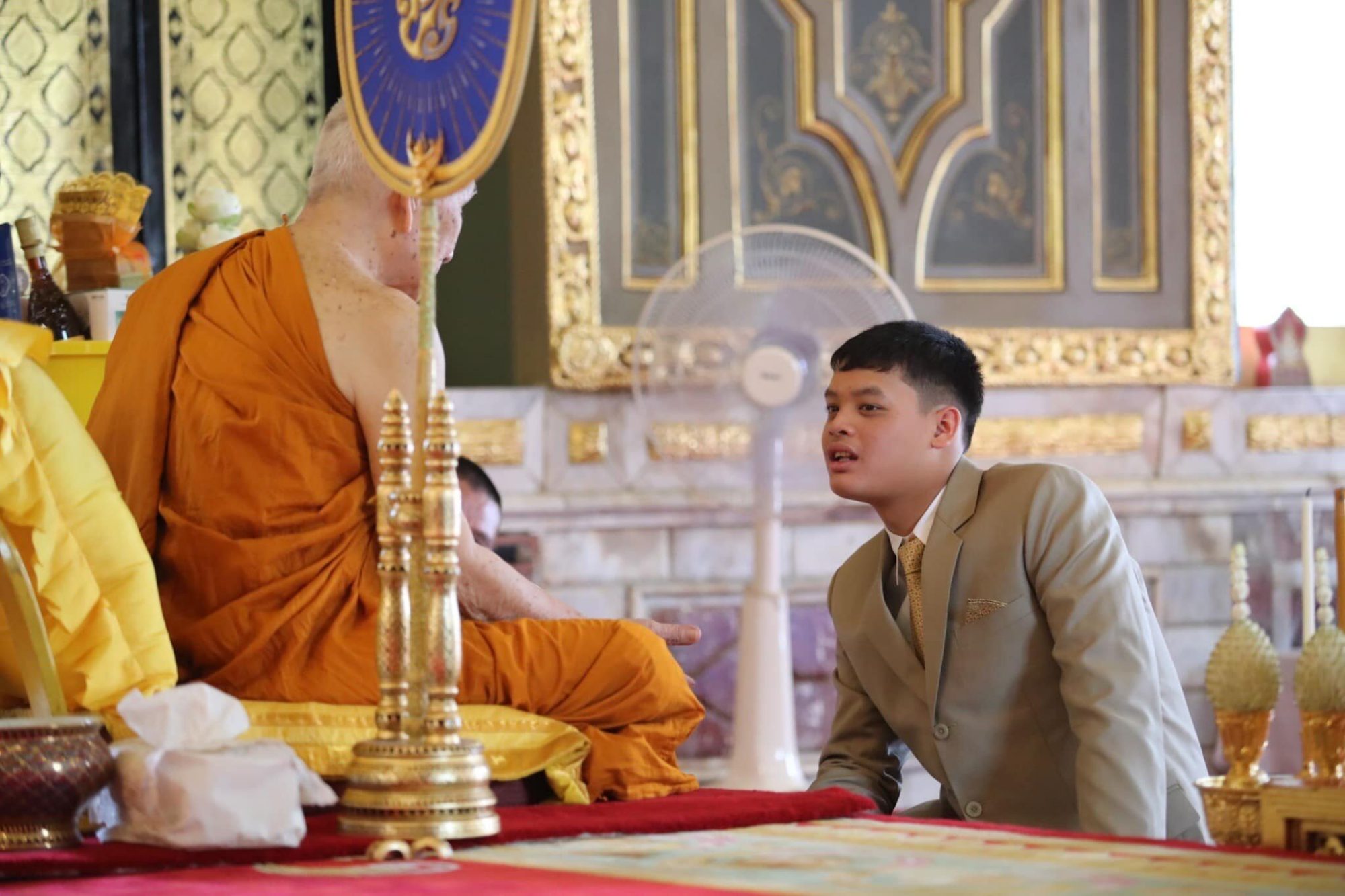 泰国提帮功王子变成阳光大男孩,单独营业有帝王相,不再是憨憨样