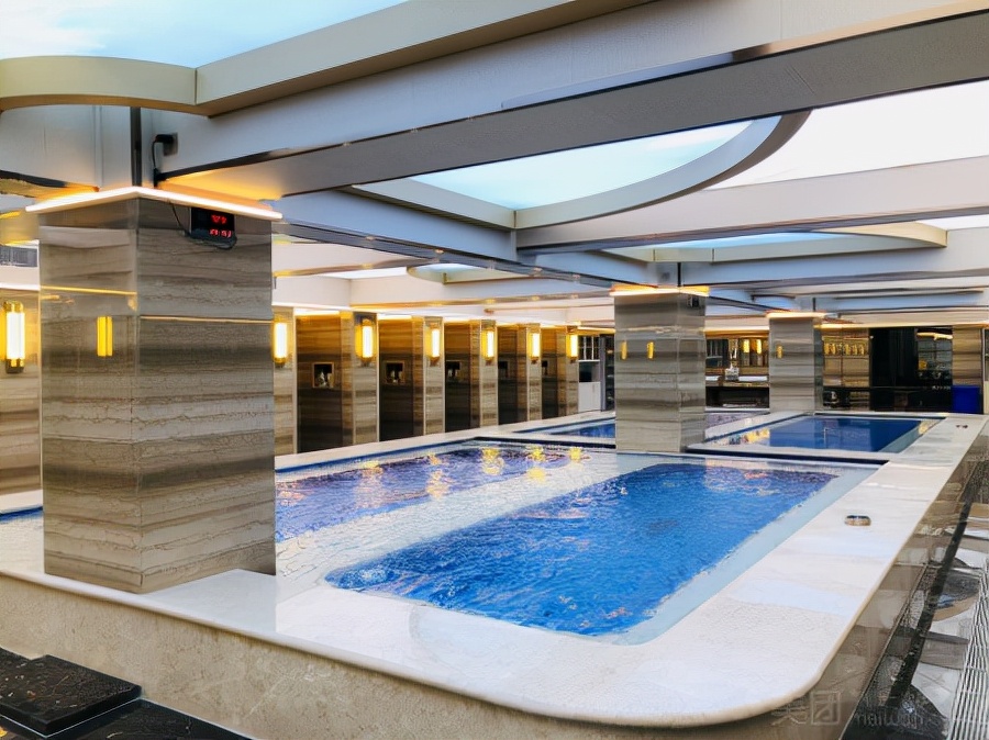 日月湾洗浴 从 日月湾洗浴开启您的沐浴之旅 浴池有不同温度根据准汉