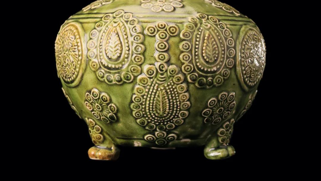 著名瓷器鉴定专家崔凯点评:巩义芝田窑绿釉三彩贴塑宝相花纹盖罐