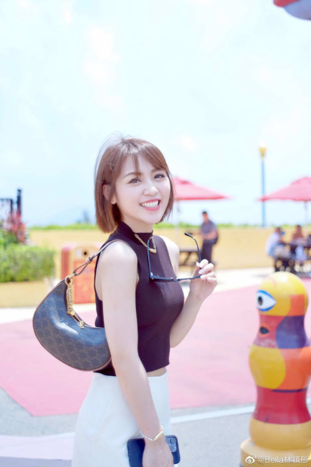 tvb小花林颖彤高调炫富!社交网狂晒名牌,曾恋翻版陈键锋