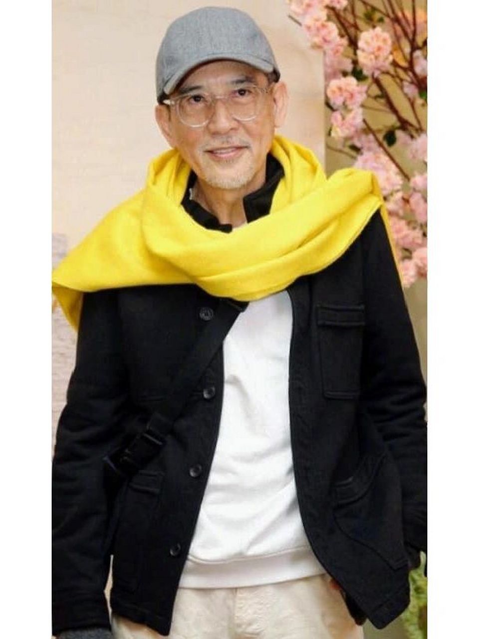 花样爷爷秦汉77岁了 其实我没看过作品,以前在康熙经常看到他儿子上